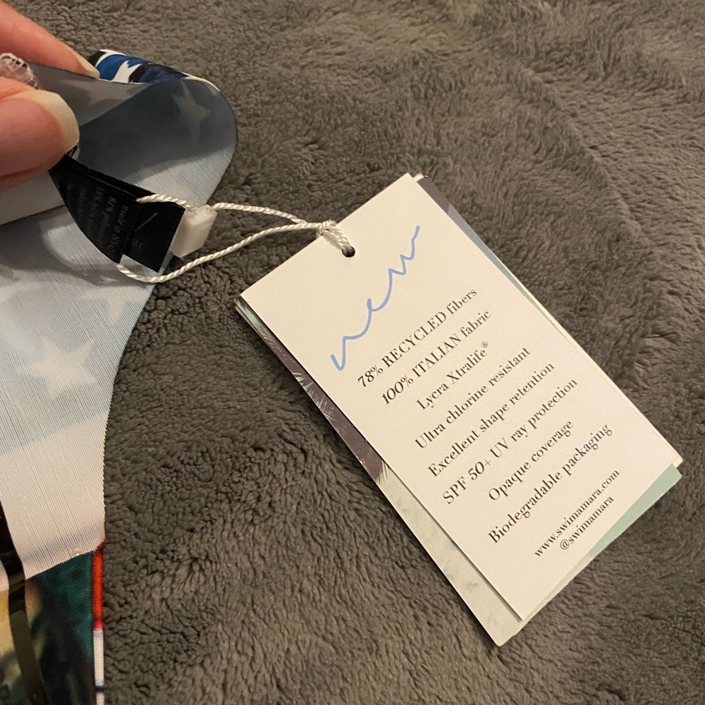 Amara-Don’t Blow the Illusion bottoms - Picture 4 of 4